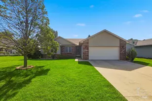 612 Madison Ave, Bradley, IL 60915 - Photo 1