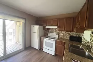 183 N Waters Edge Dr W, Glendale Heights, IL 60139 - Photo 5