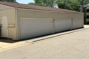 183 N Waters Edge Dr W, Glendale Heights, IL 60139 - Photo 3