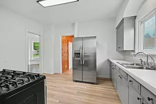662 Bent St, Elgin, IL 60120 - Photo 11