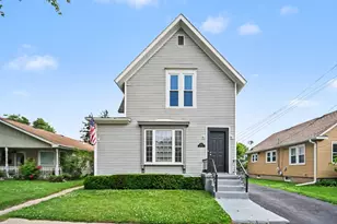 662 Bent St, Elgin, IL 60120 - Photo 1