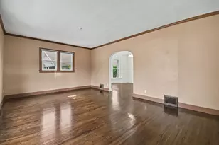 662 Bent St, Elgin, IL 60120 - Photo 5