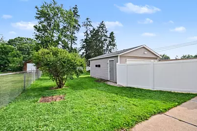 662 Bent Street, Elgin, IL 60120 - Photo 21