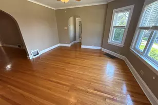 5327 W Wolfram St, Chicago, IL 60641 - Photo 3