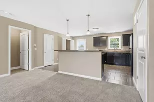 1818 Glenbridge Rd, Bloomington, IL 61704 - Photo 5