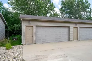 1818 Glenbridge Rd, Bloomington, IL 61704 - Photo 11