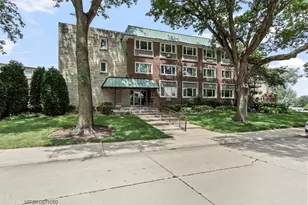 2812 E Bel Aire Dr, Arlington Heights, IL 60004 - Photo 1