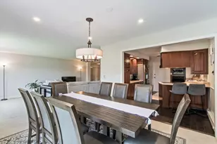 2812 E Bel Aire Dr, Arlington Heights, IL 60004 - Photo 7