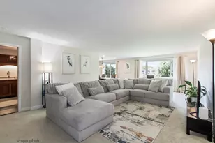 2812 E Bel Aire Dr, Arlington Heights, IL 60004 - Photo 3