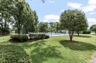 2812 E Bel Aire Dr, Arlington Heights, IL 60004 - Photo 17