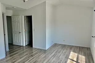 2375 Stoughton Cir, Aurora, IL 60502 - Photo 9