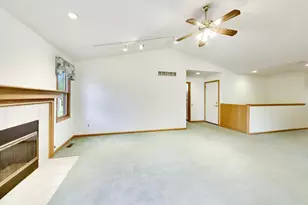 231 Clover Chase Cir, Woodstock, IL 60098 - Photo 3