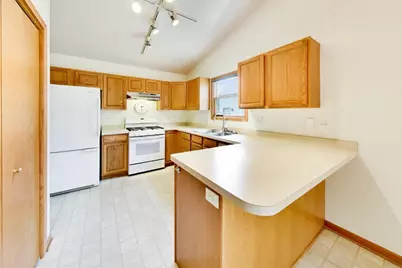 231 Clover Chase Circle, Woodstock, IL 60098 - Photo 7