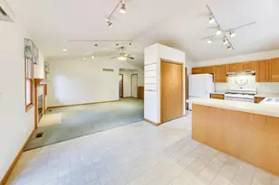231 Clover Chase Cir, Woodstock, IL 60098 - Photo 5