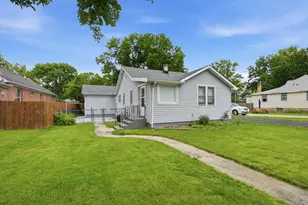 4618 W Lake Shore Dr, McCullom Lake, IL 60050 - Photo 1