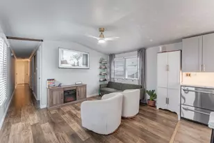 106 8th Ave, Bartlett, IL 60103 - Photo 5