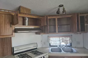 190 Carriage Ln, Sauk Village, IL 60411 - Photo 7
