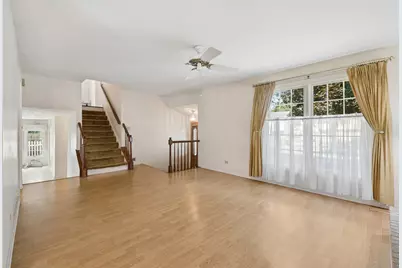 807 S Sheridan Drive, Bartlett, IL 60103 - Photo 5