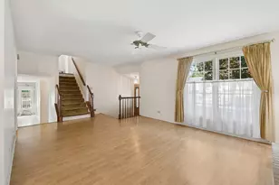 807 S Sheridan Dr, Bartlett, IL 60103 - Photo 5
