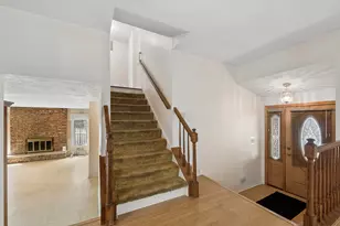 807 S Sheridan Dr, Bartlett, IL 60103 - Photo 3