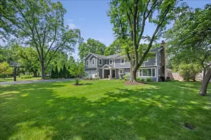586 Earl Dr, Northfield, IL 60093 - Photo 1