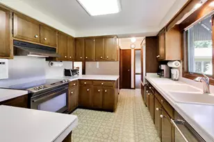 103 Cottonwood Rd, Northbrook, IL 60062 - Photo 9