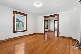 710 W Jefferson St, Bloomington, IL 61701 - Photo 5