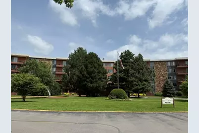 16 E Old Willow Road #405s, Prospect Heights, IL 60070 - Photo 1