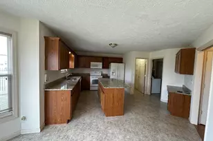 3922 Wildflower Dr, Champaign, IL 61822 - Photo 5