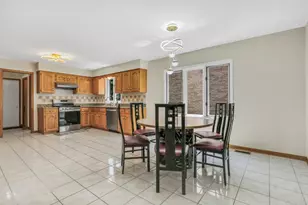 8444 Morton Ave, Morton Grove, IL 60053 - Photo 11
