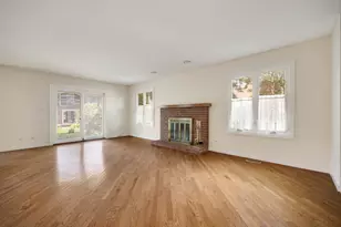 1153 S Linneman Rd, Mount Prospect, IL 60056 - Photo 3