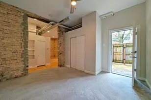 2048 W Evergreen Ave, Chicago, IL 60622 - Photo 13