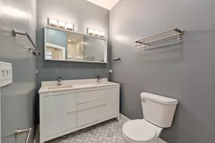 2048 W Evergreen Ave, Chicago, IL 60622 - Photo 15