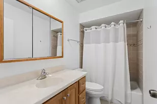 7510 Farmingdale Dr, Darien, IL 60561 - Photo 9