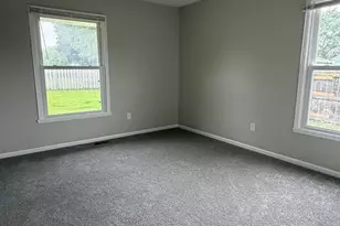 917 Shady Ln, Aurora, IL 60506 - Photo 5