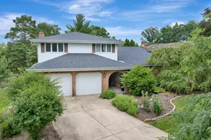 628 Camelot Dr, Burr Ridge, IL 60527 - Photo 1