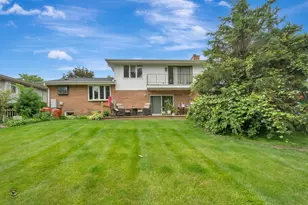 628 Camelot Dr, Burr Ridge, IL 60527 - Photo 33