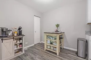 272 Park Ridge Ln, Aurora, IL 60504 - Photo 7