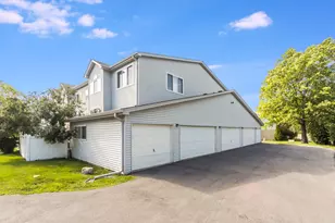272 Park Ridge Ln, Aurora, IL 60504 - Photo 23
