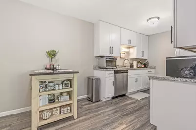 272 Park Ridge Lane #E, Aurora, IL 60504 - Photo 5