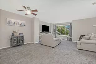 272 Park Ridge Ln, Aurora, IL 60504 - Photo 9