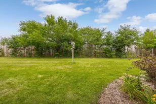 7050 Newport Dr, Woodridge, IL 60517 - Photo 31