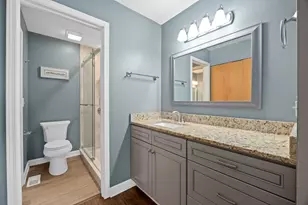 7050 Newport Dr, Woodridge, IL 60517 - Photo 19