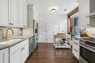 559 W Surf St, Chicago, IL 60657 - Photo 9