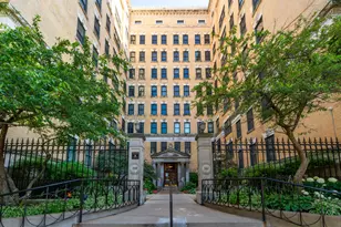 559 W Surf St, Chicago, IL 60657 - Photo 1