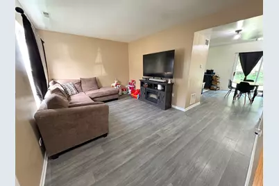 1422 W Split Oak Circle, Round Lake Beach, IL 60073 - Photo 3