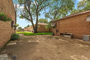 14401 S Hoxie Ave, Burnham, IL 60633 - Photo 21