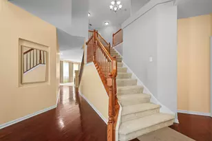 239 Pawtucket Ave, Elgin, IL 60124 - Photo 5