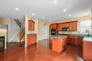 239 Pawtucket Ave, Elgin, IL 60124 - Photo 13