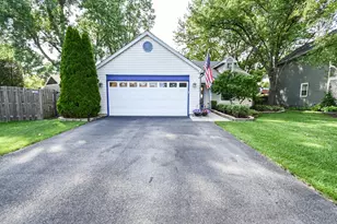 1333 Regency Ln, Lake Villa, IL 60046 - Photo 3
